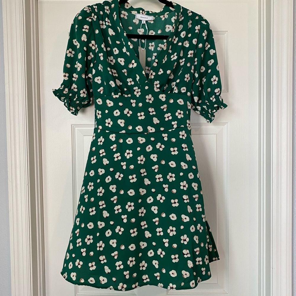 Rihoas Green V Neck Puff Sleeve Floral Mini Dress - small NWT